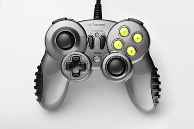 格威尔圣战勇士游戏手柄评测 一款高性价比的硬核选择